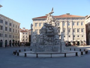 Fontana dei cinque continenti in Piazza Unità d'italia
